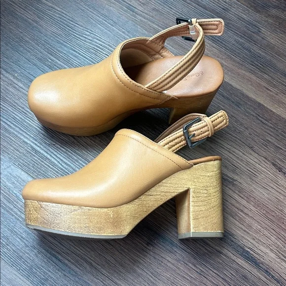 Universal Thread cognac colored clog heels size 6 EUC - Picture 2 of 9